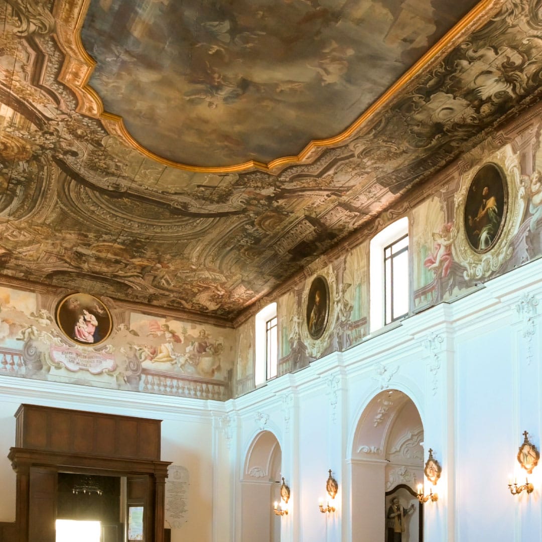 Soffitto con affresco della Chiesa di Mirabella