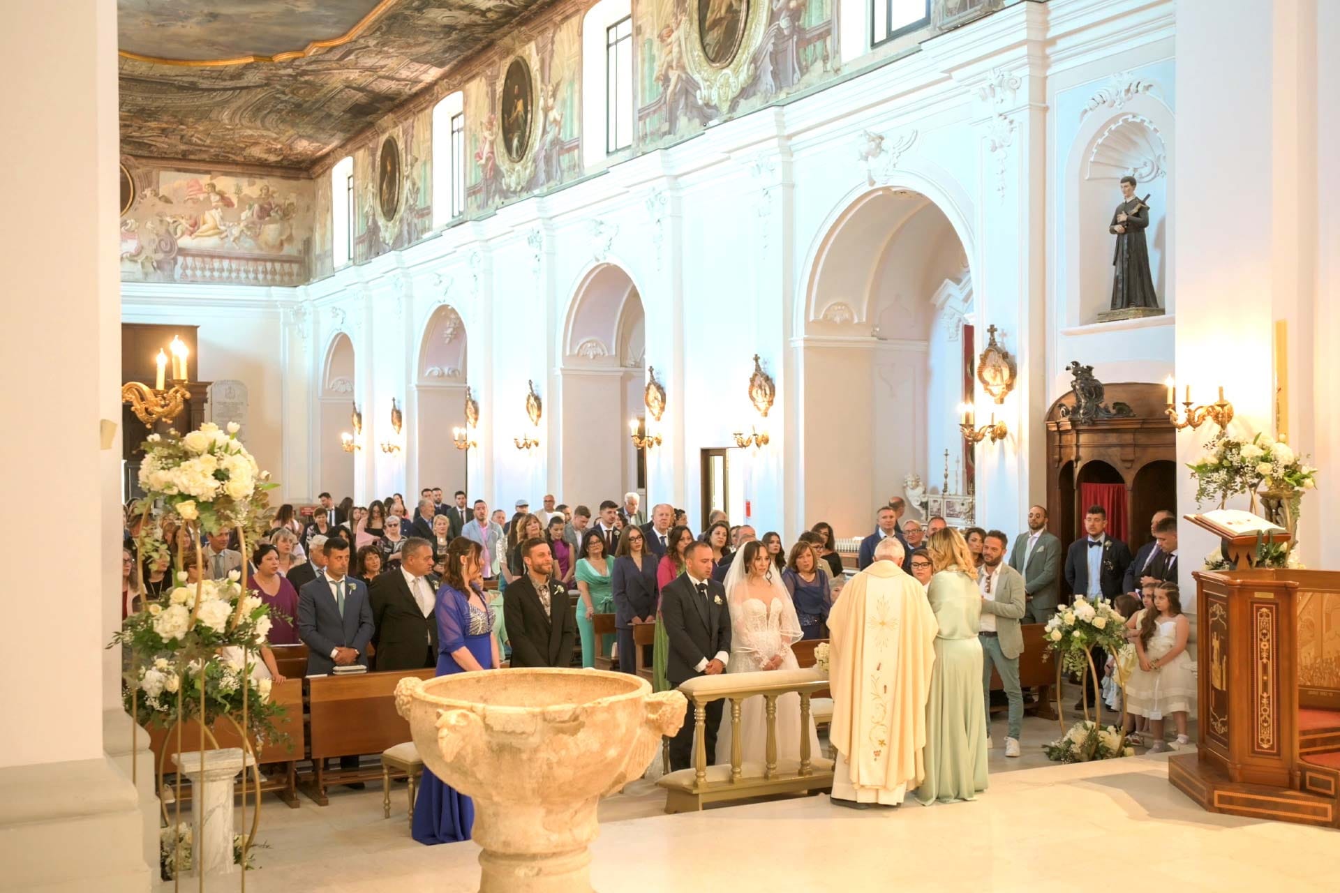 Il rito religioso degli sposi nella Chiesa di Mirabella Eclano