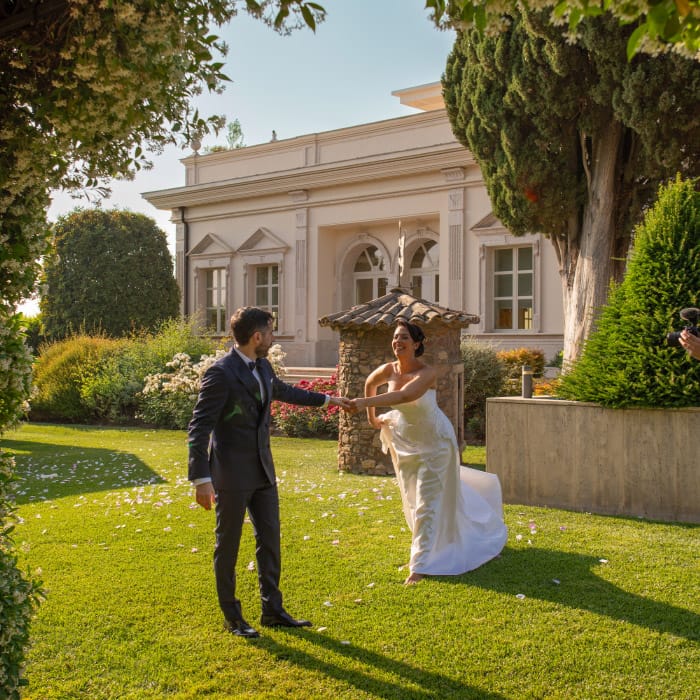 Coppia di sposi nei giardini di Villa Orsini
