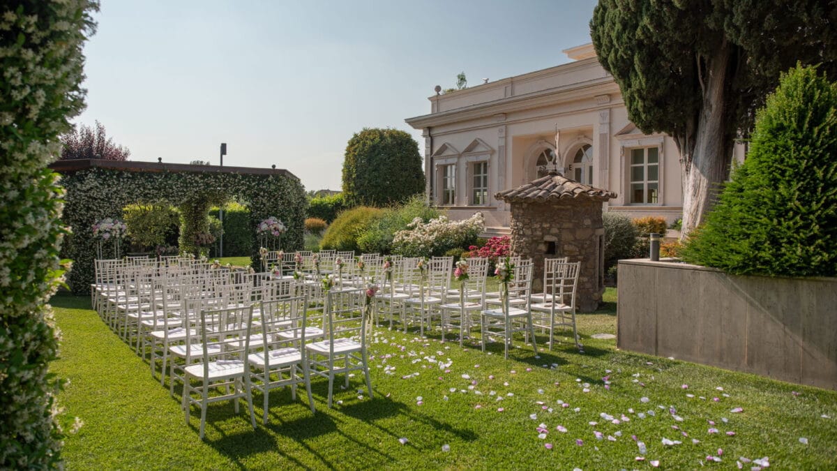 I giardini di Villa Orsini addobbati per il matrimonio con rito civile