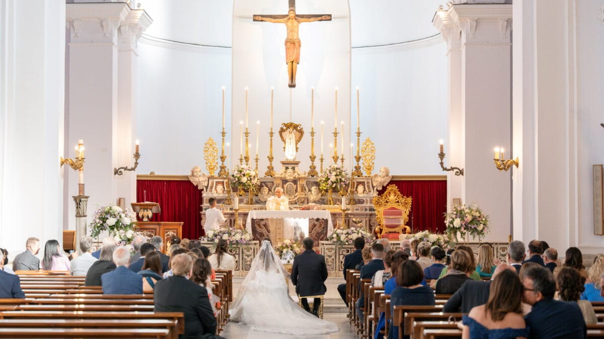 Rito religioso nella Chiesa di Mirabella Eclano